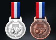 Μαλακά/σκληρά αθλητικά μετάλλια συνήθειας σμάλτων, μετάλλια ποδοσφαίρου κραμάτων ψευδάργυρου και κορδέλλες