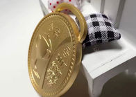 Πρώτα αθλητικά μετάλλια 4mm συνήθειας μετάλλων θέσεων πάχος με το σχέδιο φλυτζανιών τροπαίων