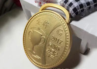 Πρώτα αθλητικά μετάλλια 4mm συνήθειας μετάλλων θέσεων πάχος με το σχέδιο φλυτζανιών τροπαίων