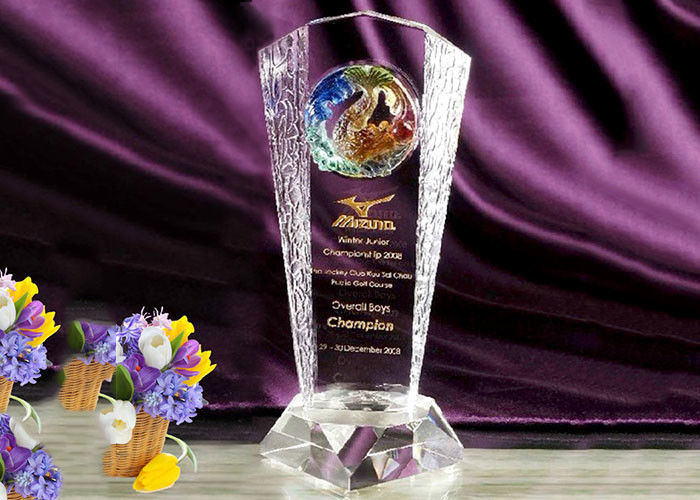 Προσαρμοσμένα υψηλό σημείο βραβεία τροπαίων γυαλιού κρυστάλλου με το χρωματισμένο αετό λούστρου